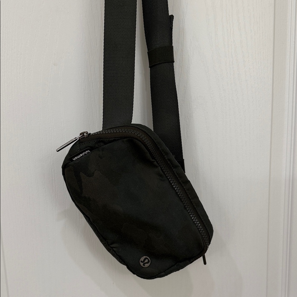 lululemon Green Camouflage Crossbody belt bag